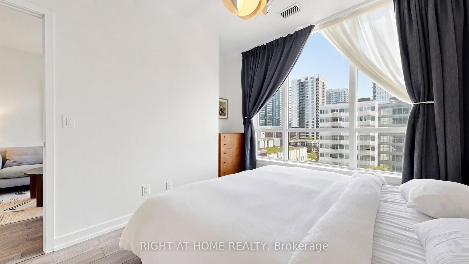 200 Sackville Street, Unit 714 thumbnail 12
