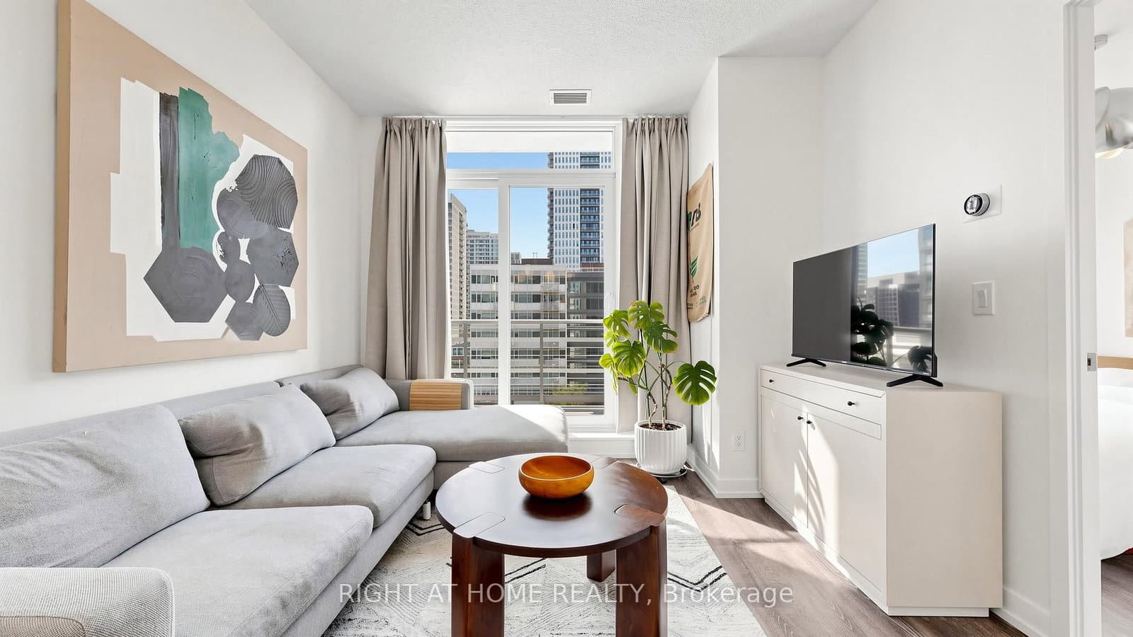 200 Sackville Street, Unit 714 thumbnail 3