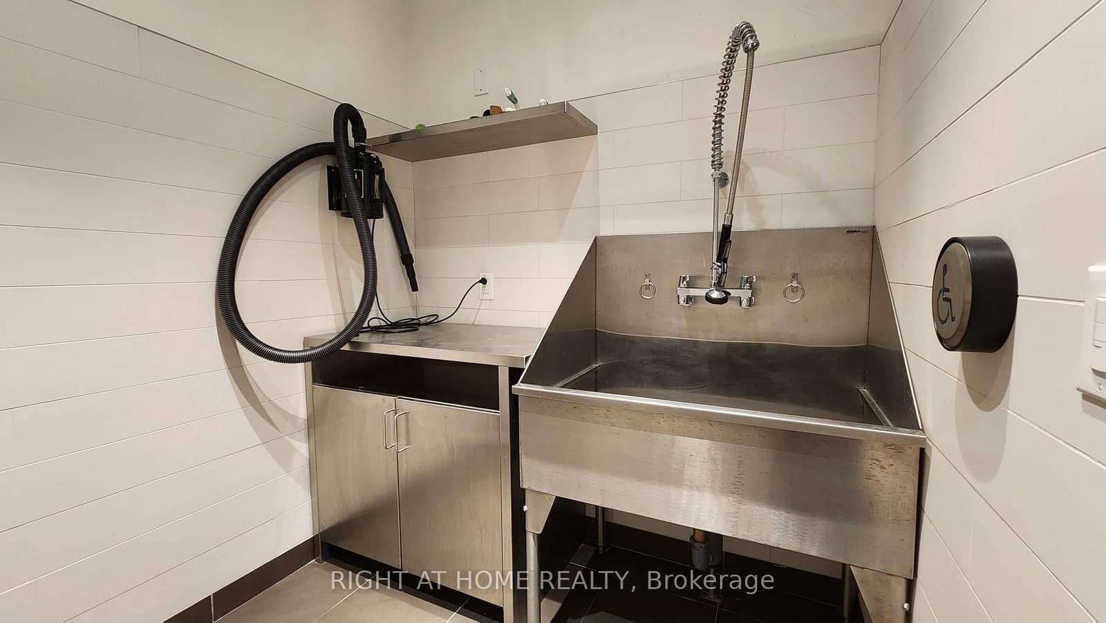 200 Sackville Street, Unit 714 thumbnail 31