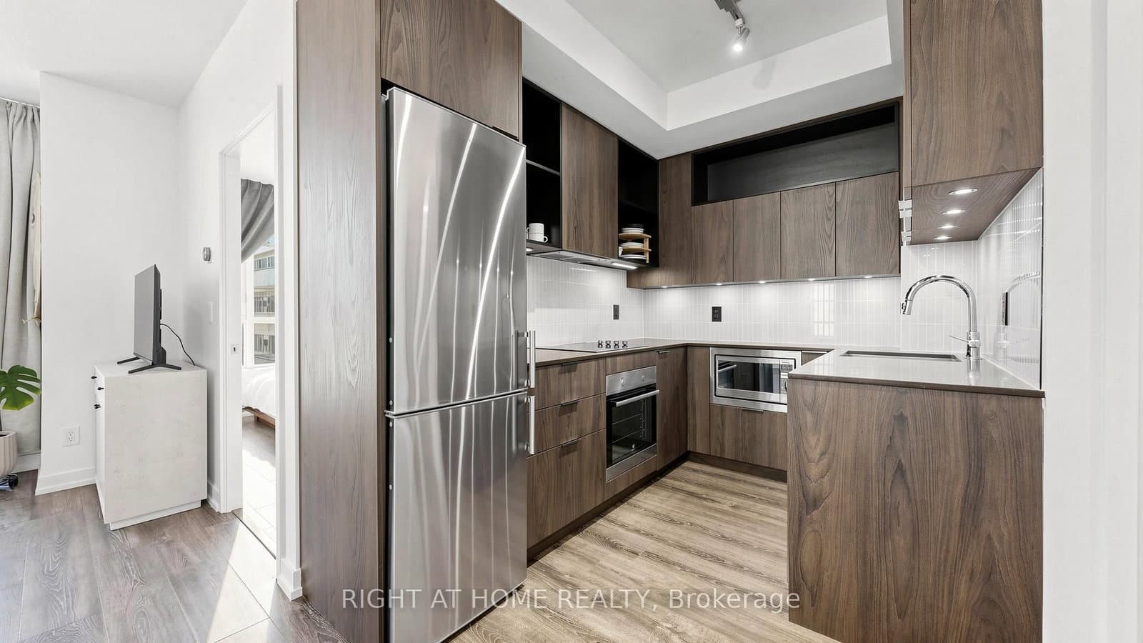 200 Sackville Street, Unit 714 thumbnail 8