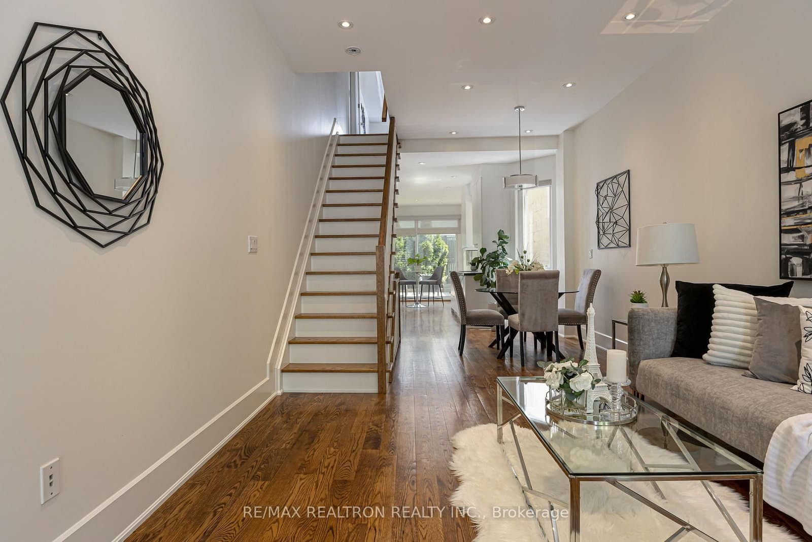 93 Walnut Avenue thumbnail 2