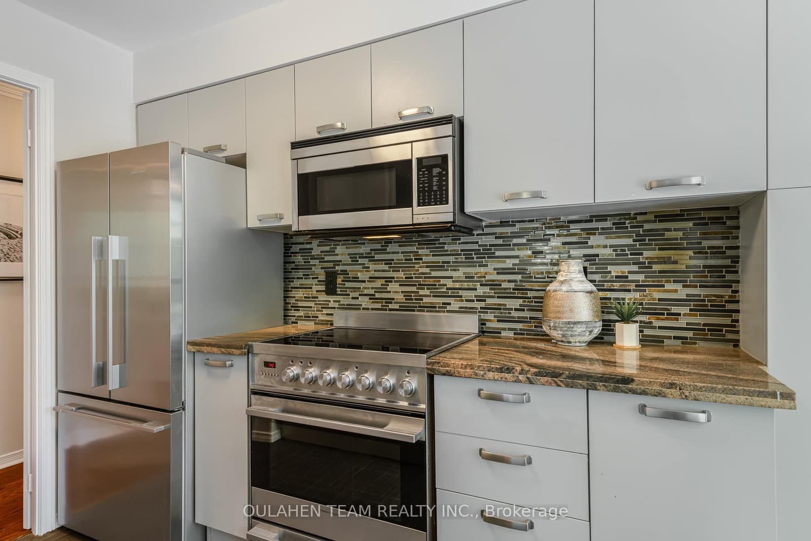 51 Harrison Garden Boulevard, Unit 202 thumbnail 8