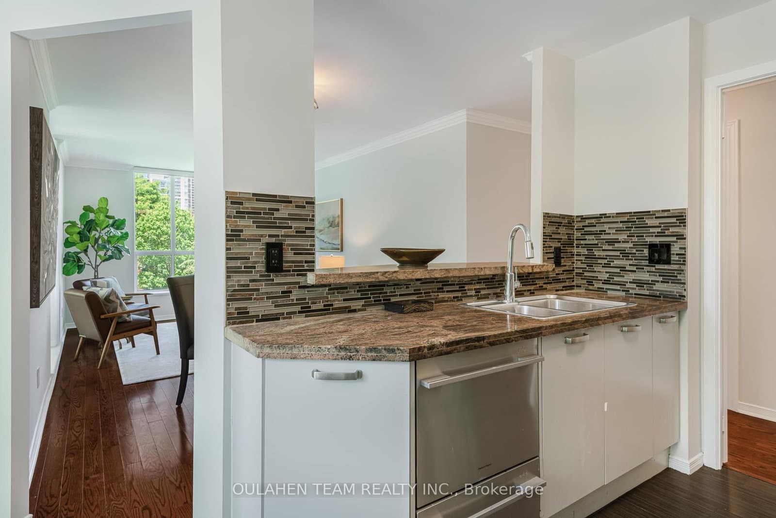 51 Harrison Garden Boulevard, Unit 202 thumbnail 9