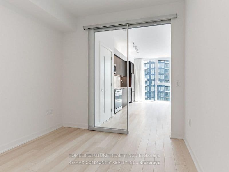 357 King Street W, Unit 3506 thumbnail 19