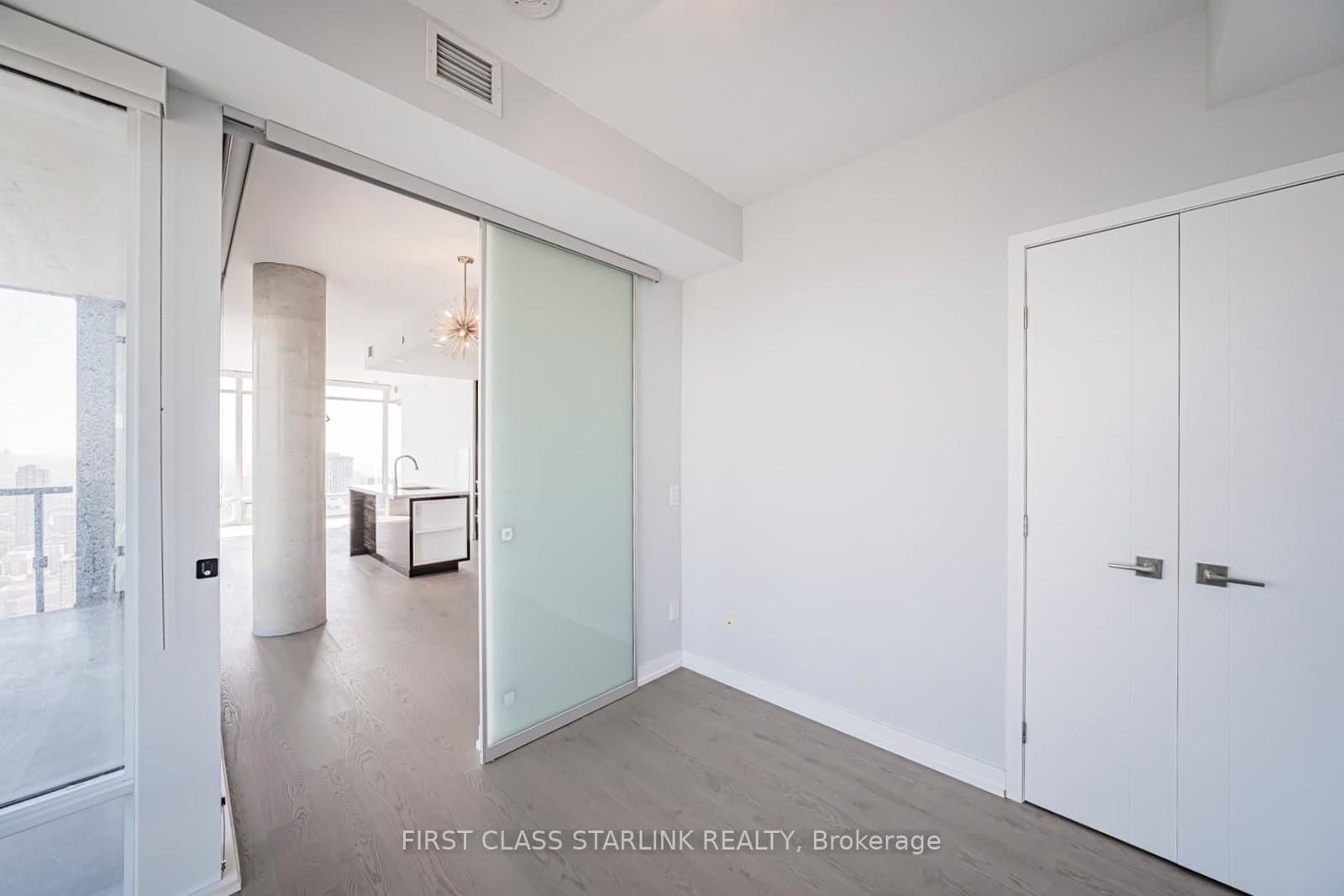 488 University Avenue, Unit 4802 thumbnail 14
