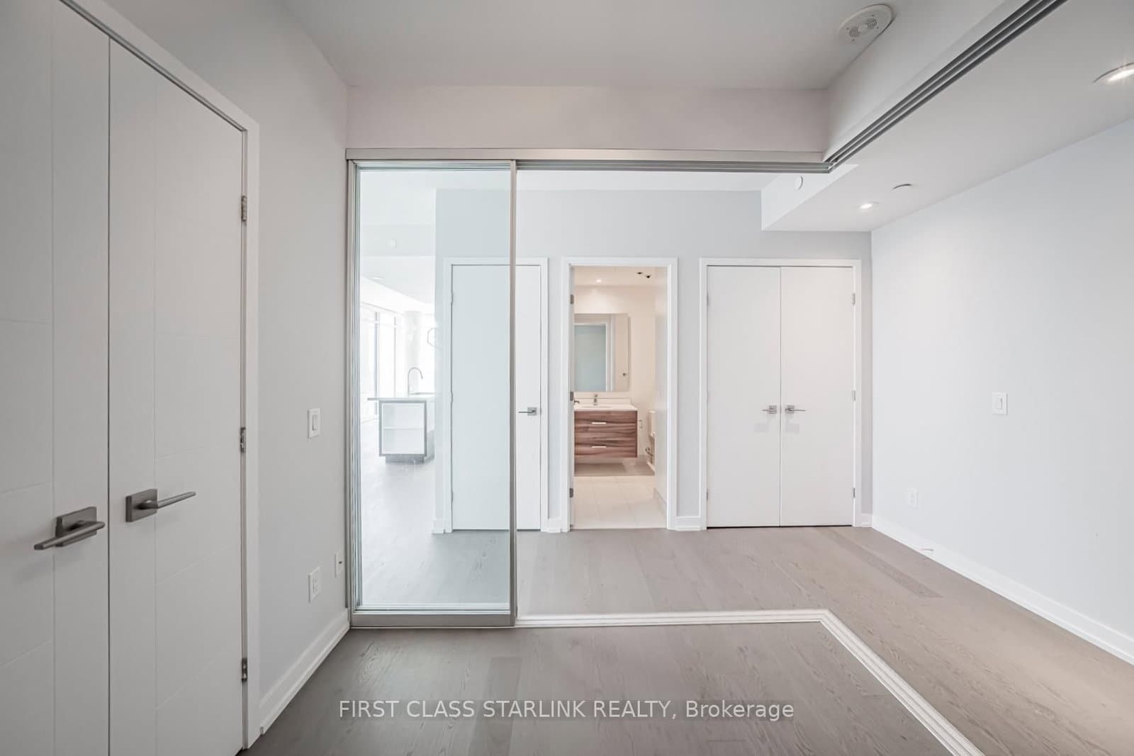 488 University Avenue, Unit 4802 thumbnail 17
