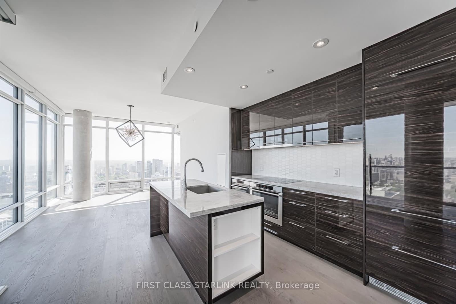 488 University Avenue, Unit 4802 thumbnail 2