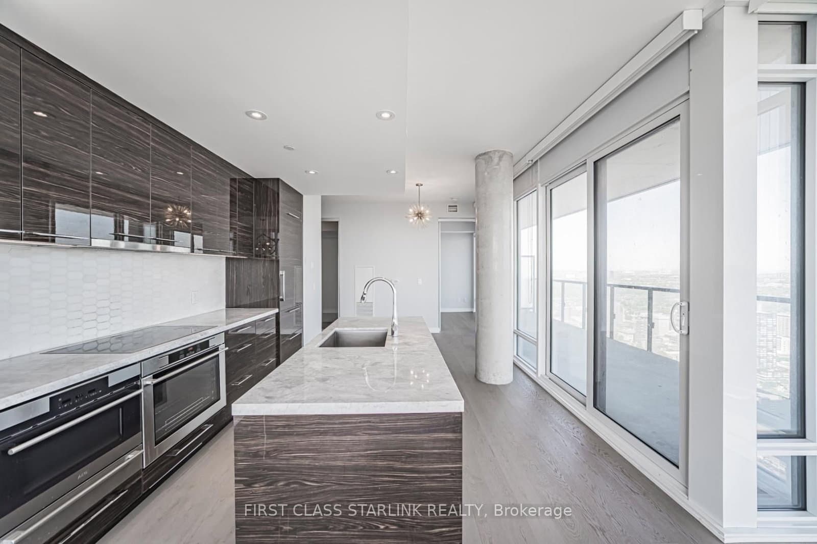 488 University Avenue, Unit 4802 thumbnail 4