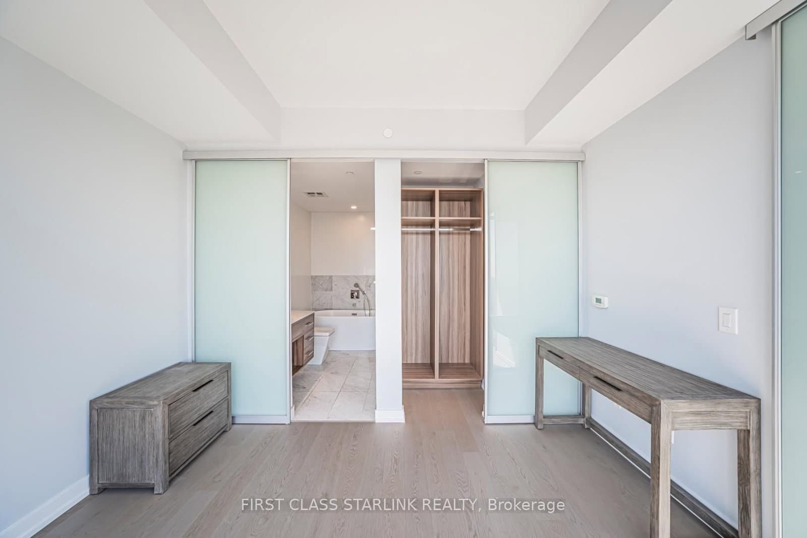 488 University Avenue, Unit 4802 thumbnail 7