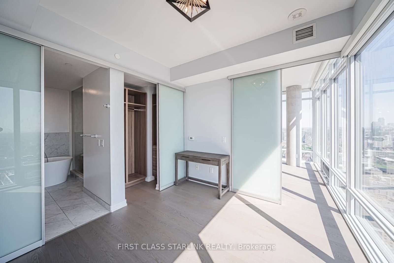 488 University Avenue, Unit 4802 thumbnail 8