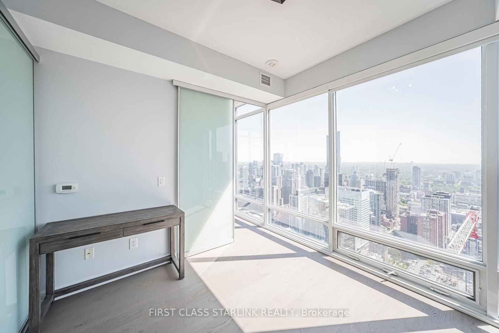 488 University Avenue, Unit 4802 thumbnail 9