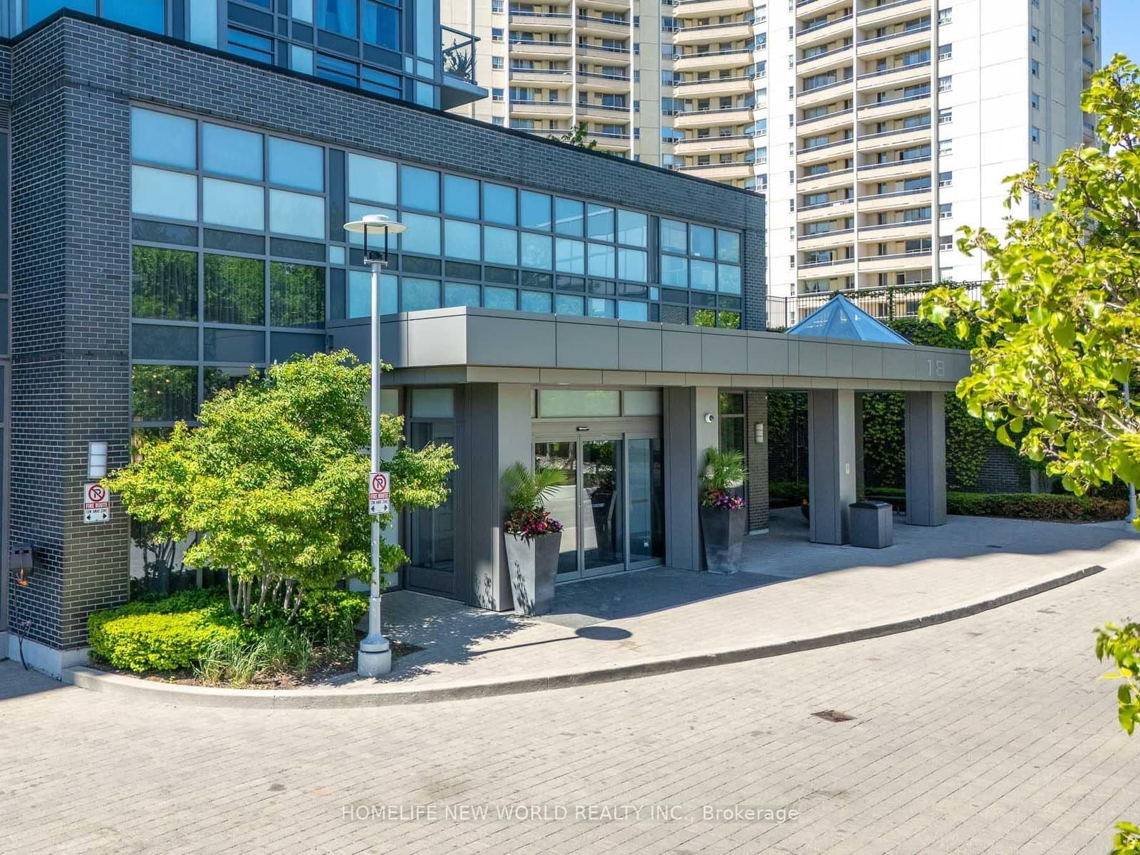 18 Graydon Hall Drive, Unit 809 thumbnail 2