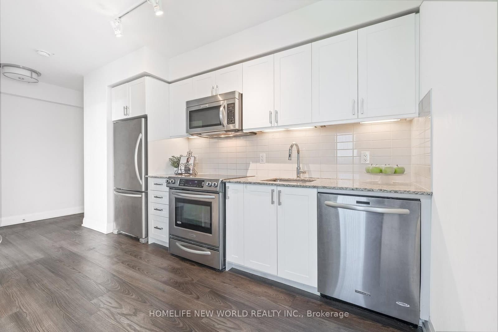 18 Graydon Hall Drive, Unit 809 thumbnail 6