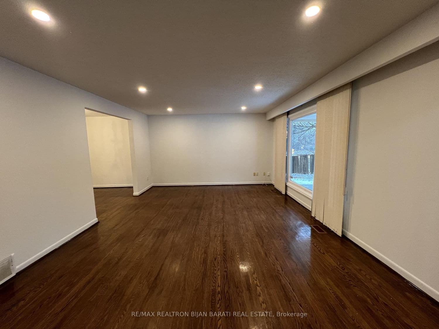 298 Newton Drive thumbnail 2