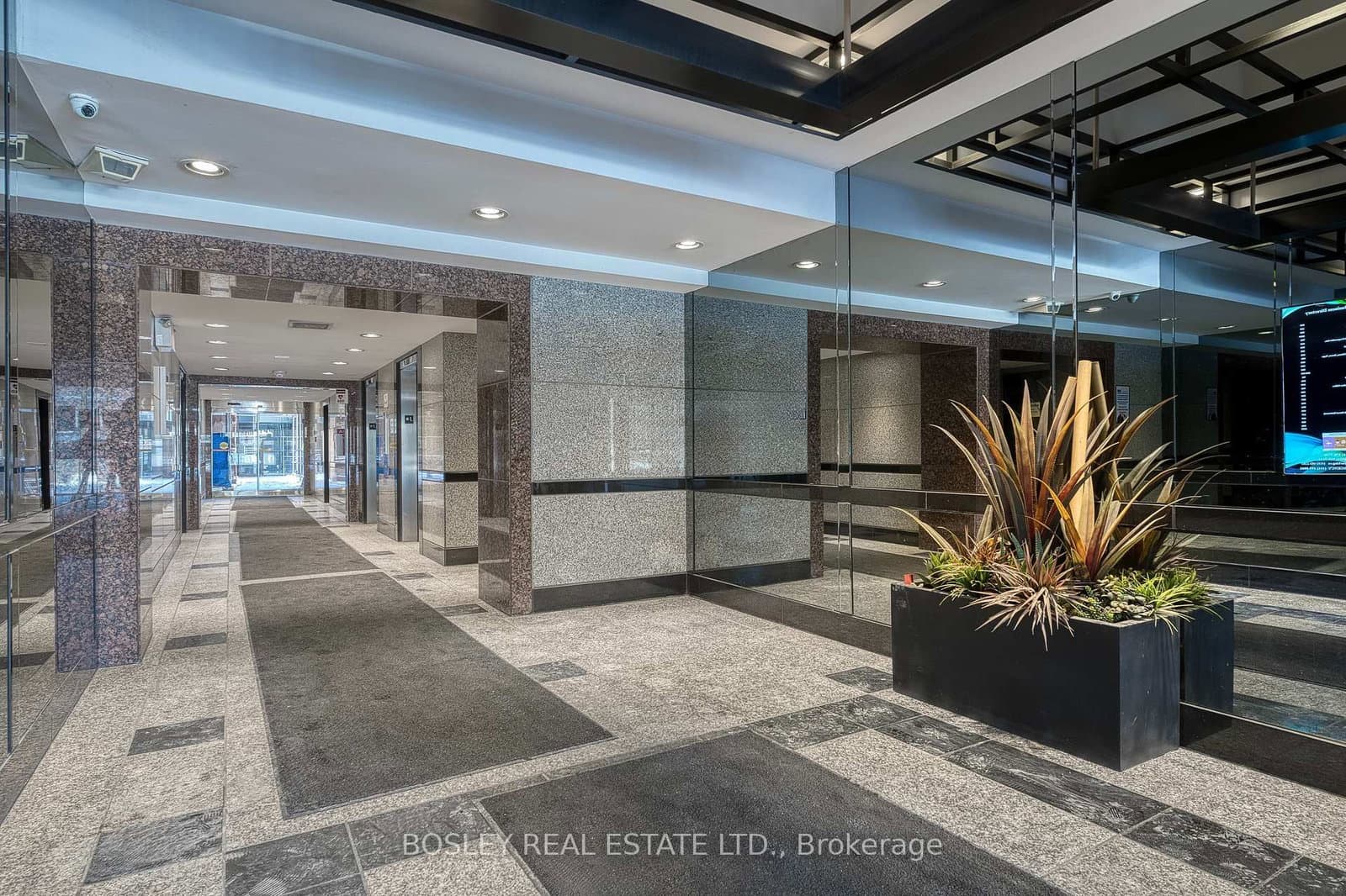 920 Yonge Street, Unit 802 thumbnail 12