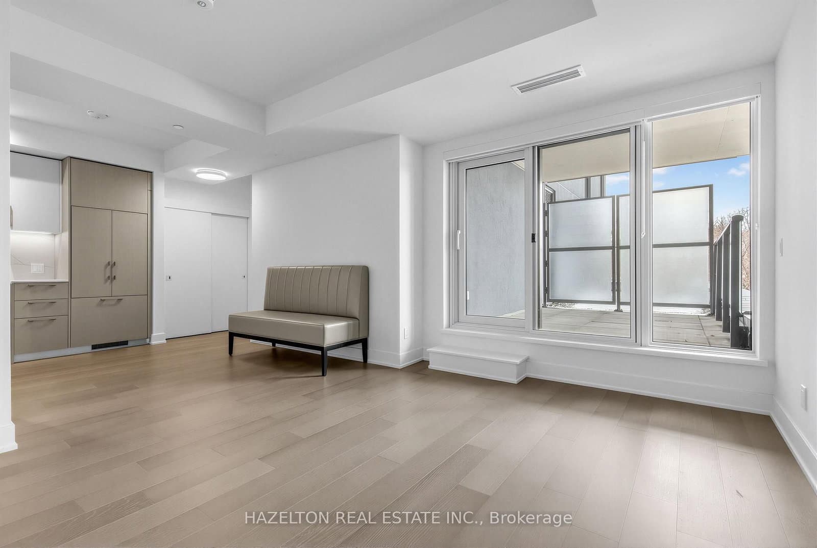 8 Manor Road W, Unit 606 thumbnail 11