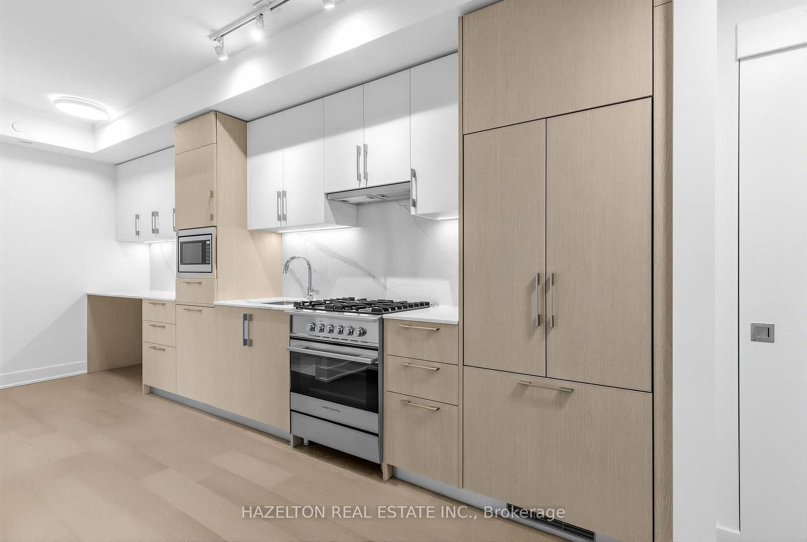 8 Manor Road W, Unit 606 thumbnail 2