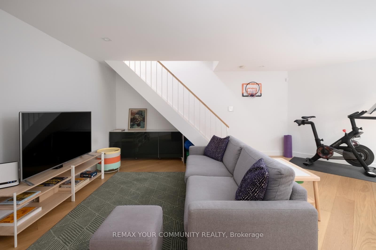 349 St Clair Avenue W, Unit 109 thumbnail 18