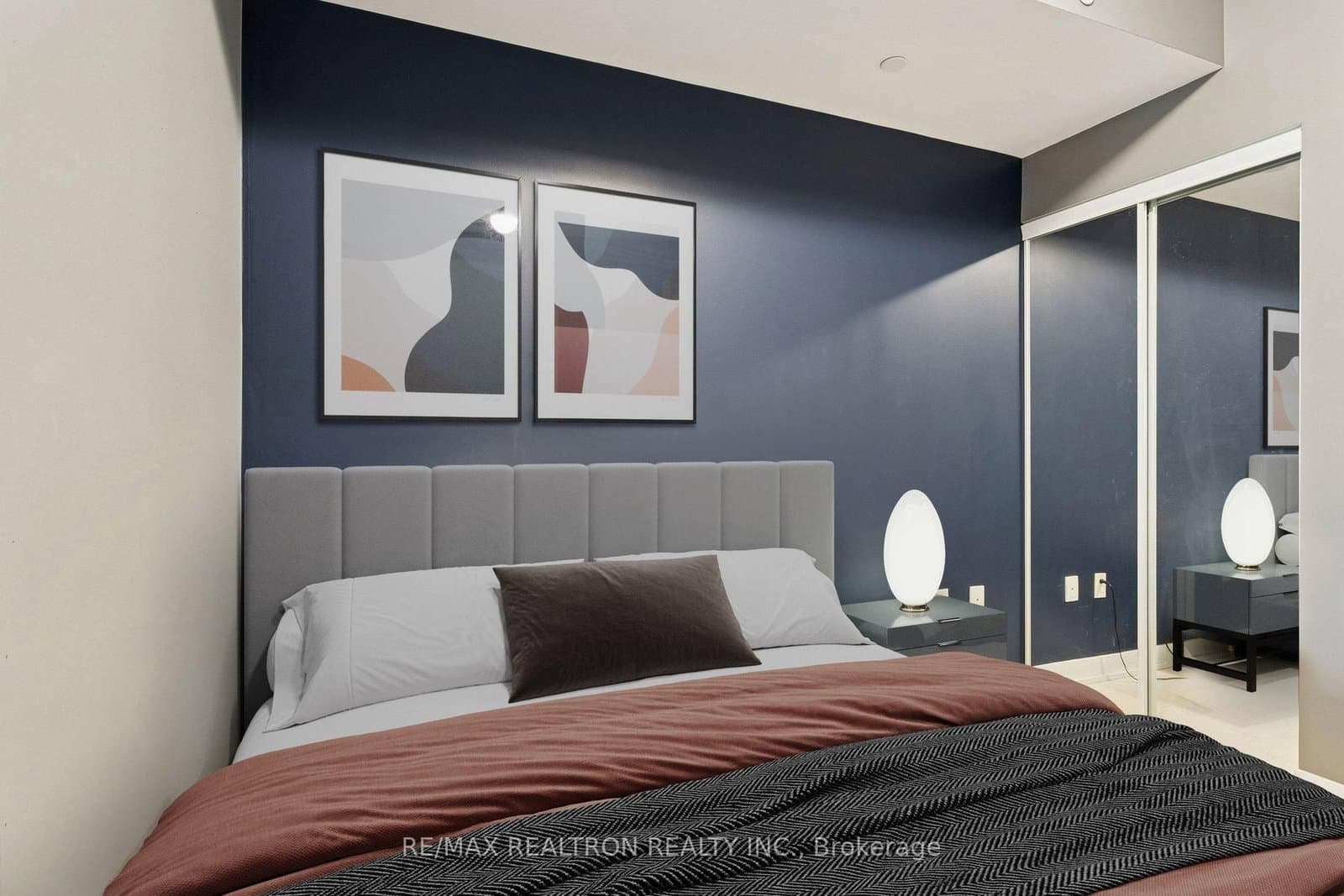 330 W Richmond Street W, Unit 307 thumbnail 18