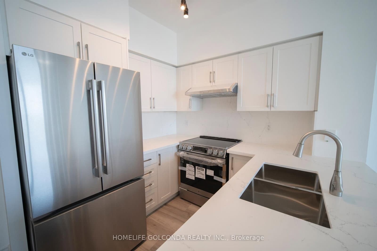 509 Beecroft Road, Unit 1106 thumbnail 4