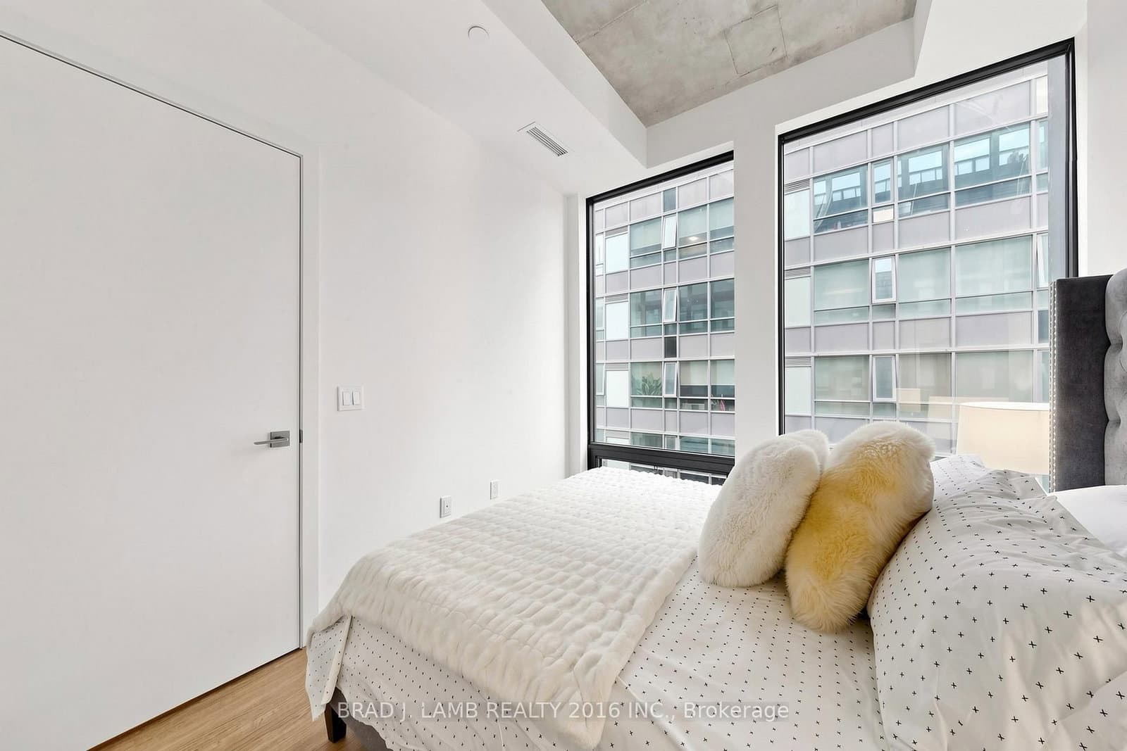 284 King Street E, Unit 808 thumbnail 12