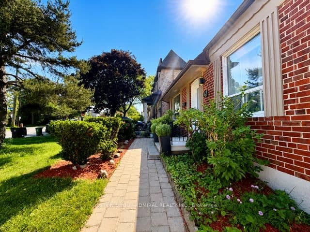 41 Athabaska Avenue thumbnail 2