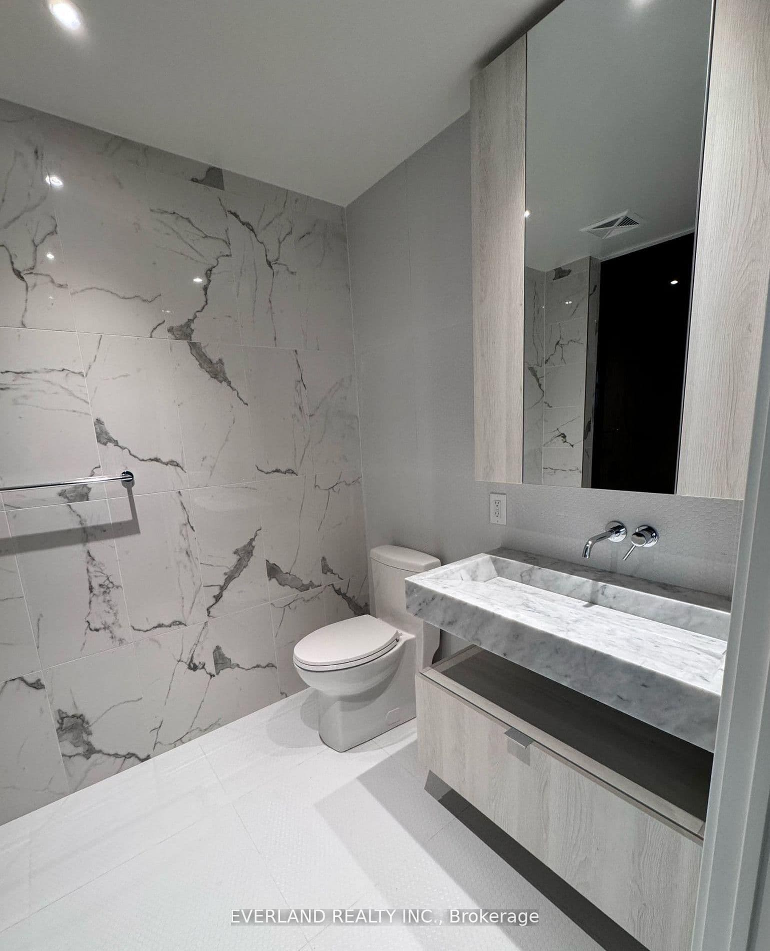 11 Yorkville Avenue, Unit 4803 thumbnail 6