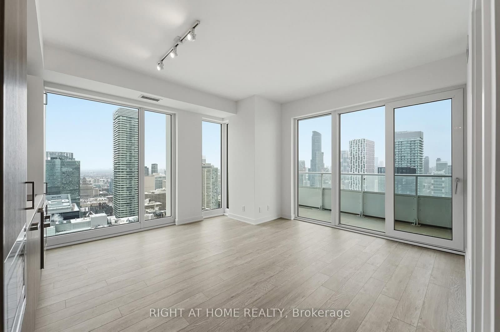 88 Queen Street E, Unit 4711 thumbnail 10