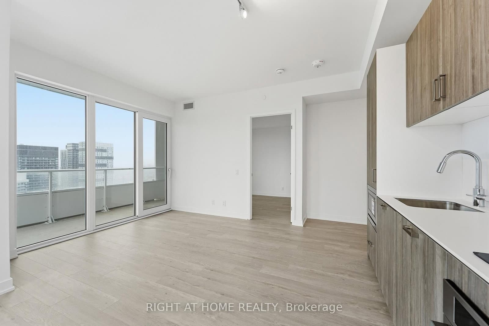 88 Queen Street E, Unit 4711 thumbnail 13