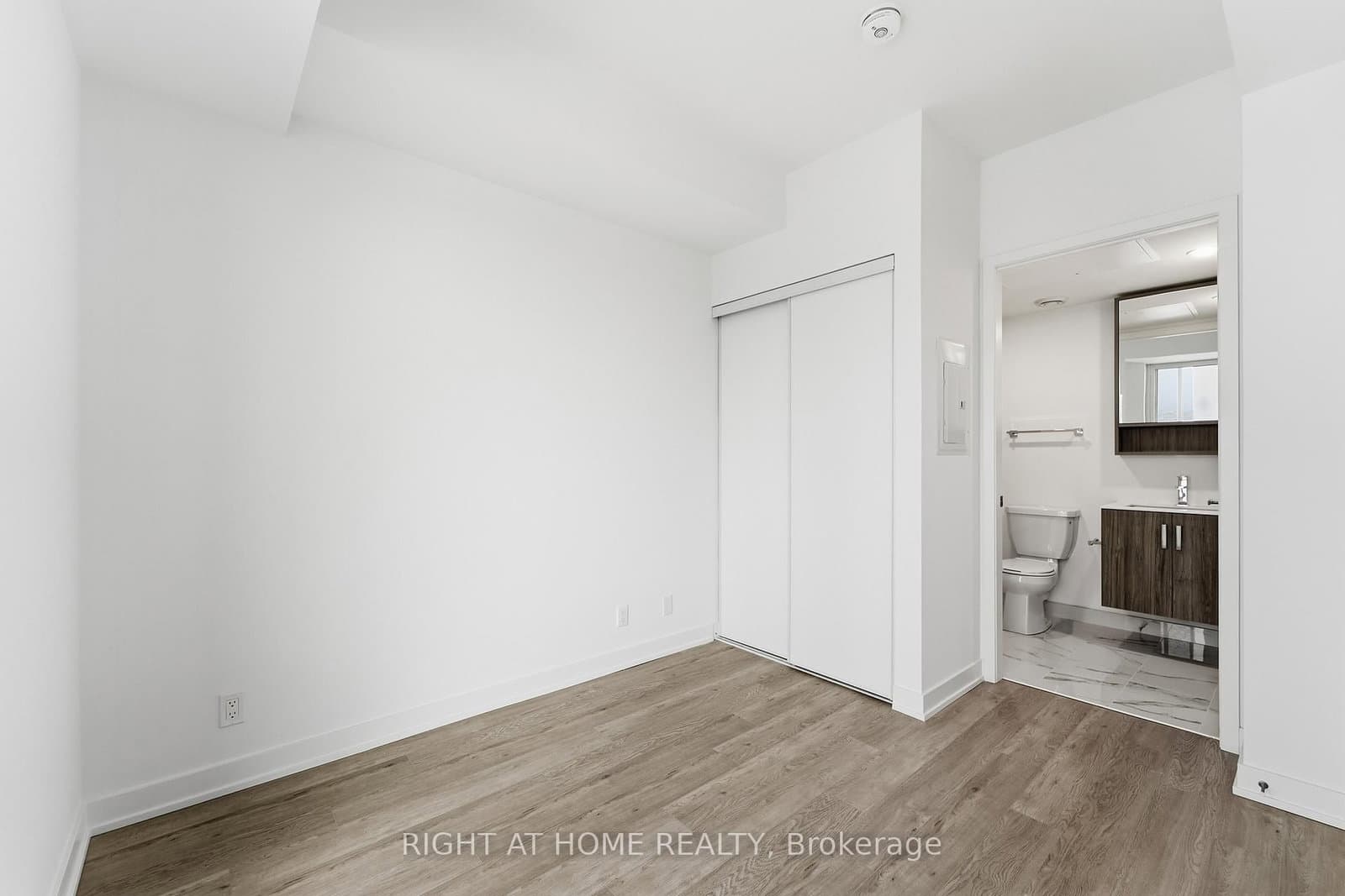 88 Queen Street E, Unit 4711 thumbnail 16