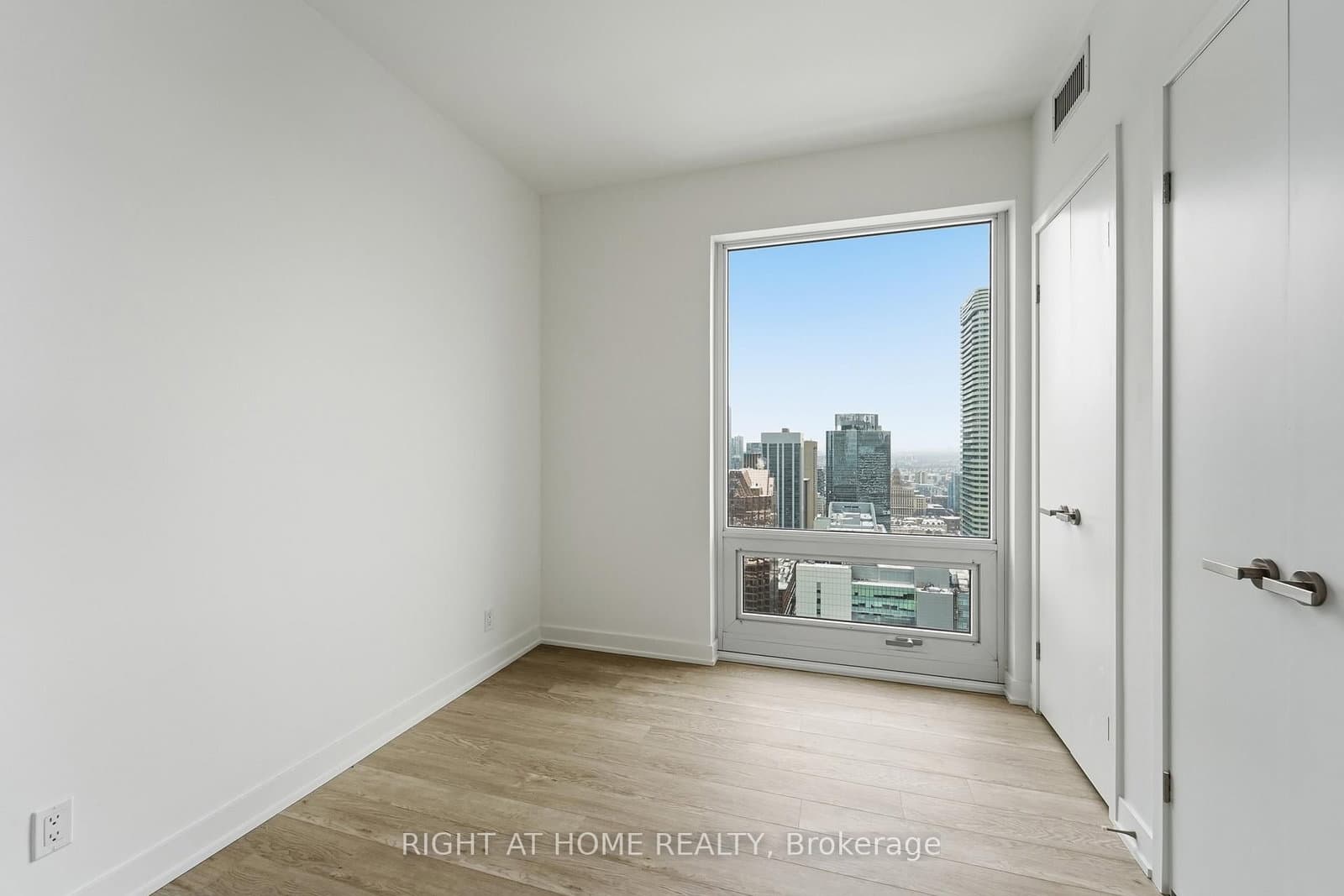 88 Queen Street E, Unit 4711 thumbnail 8
