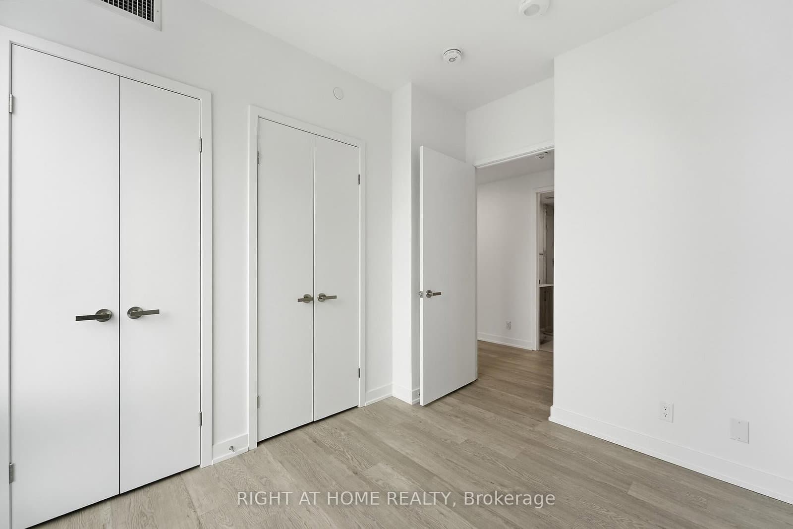 88 Queen Street E, Unit 4711 thumbnail 9