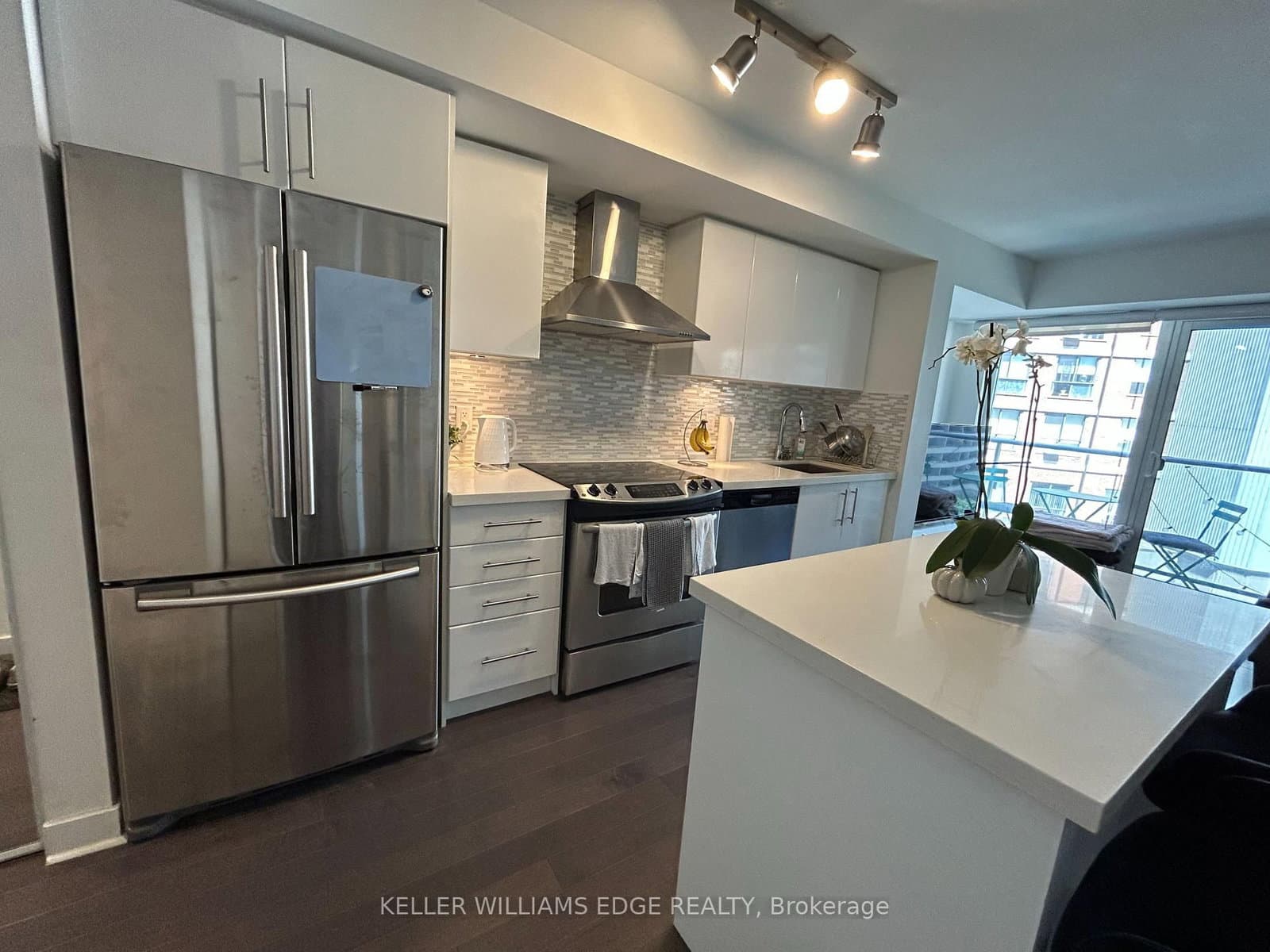 58 Orchard View Boulevard, Unit 707 thumbnail 3