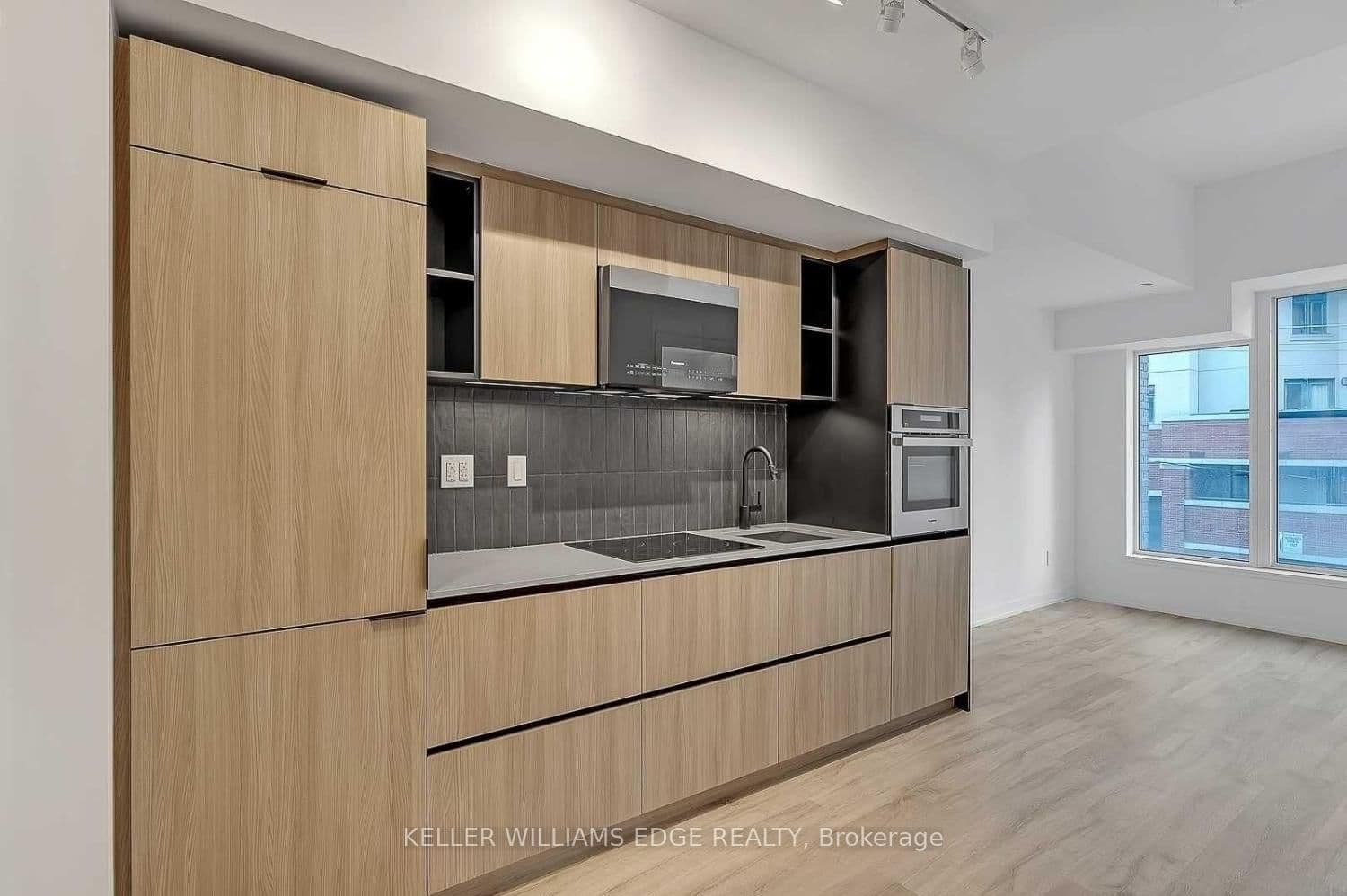 2 Augusta Avenue, Unit 202 thumbnail 5