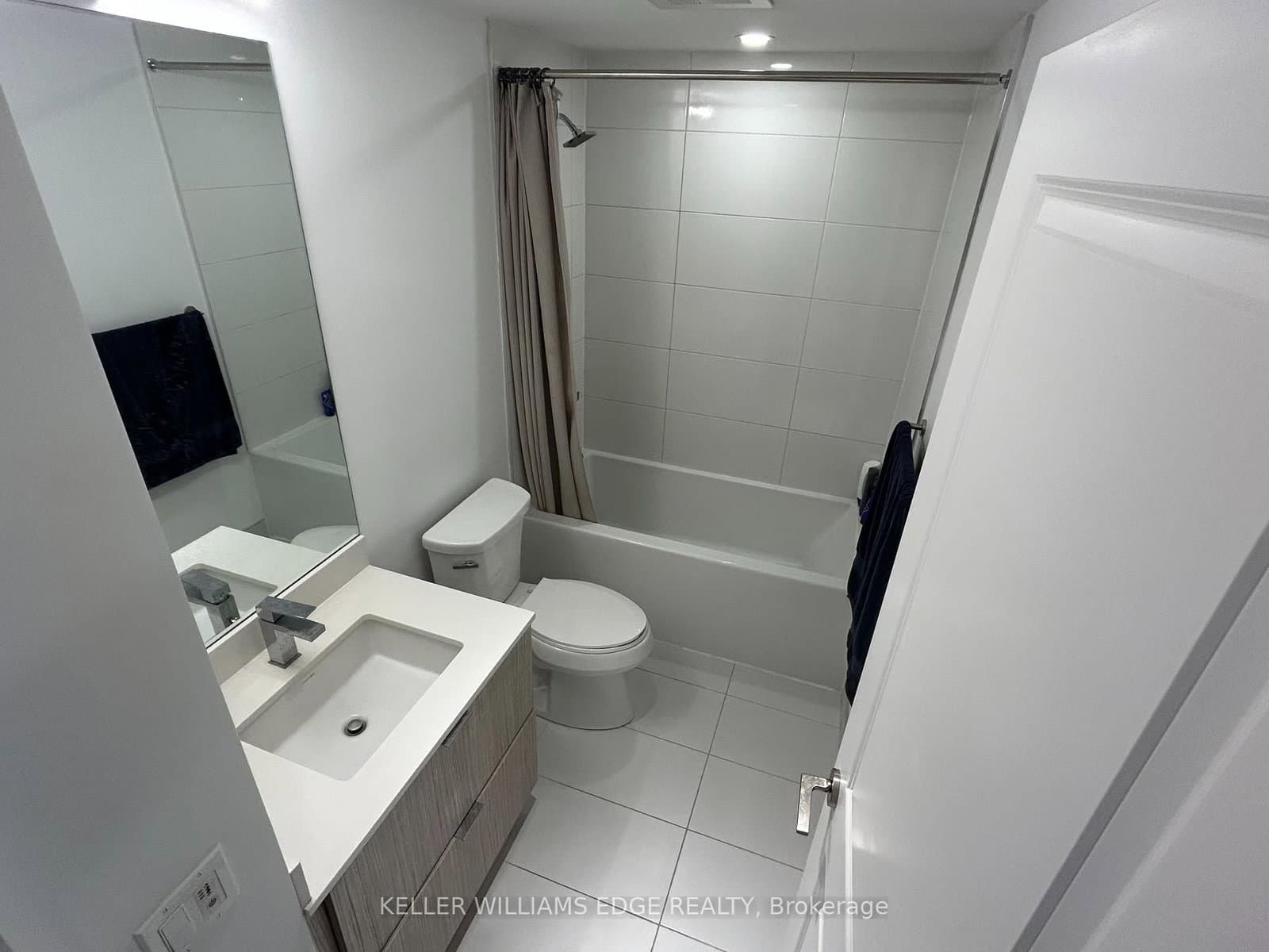 395 Bloor Street E, Unit 2407 thumbnail 6