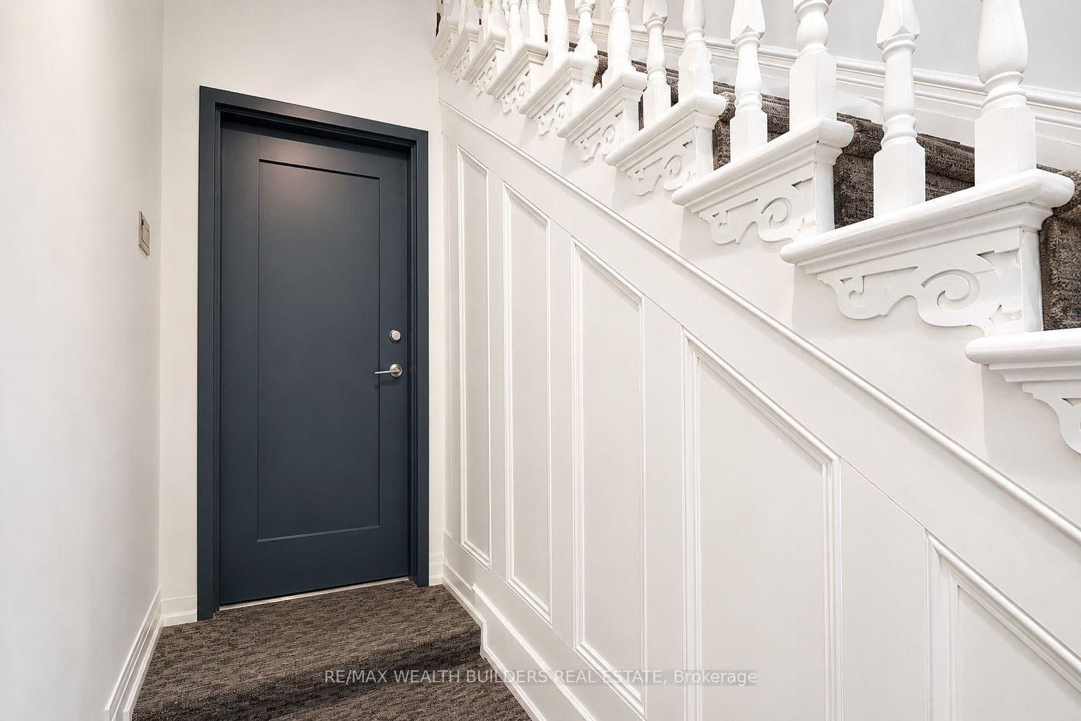 211 Jarvis Street, Unit 4 thumbnail 3