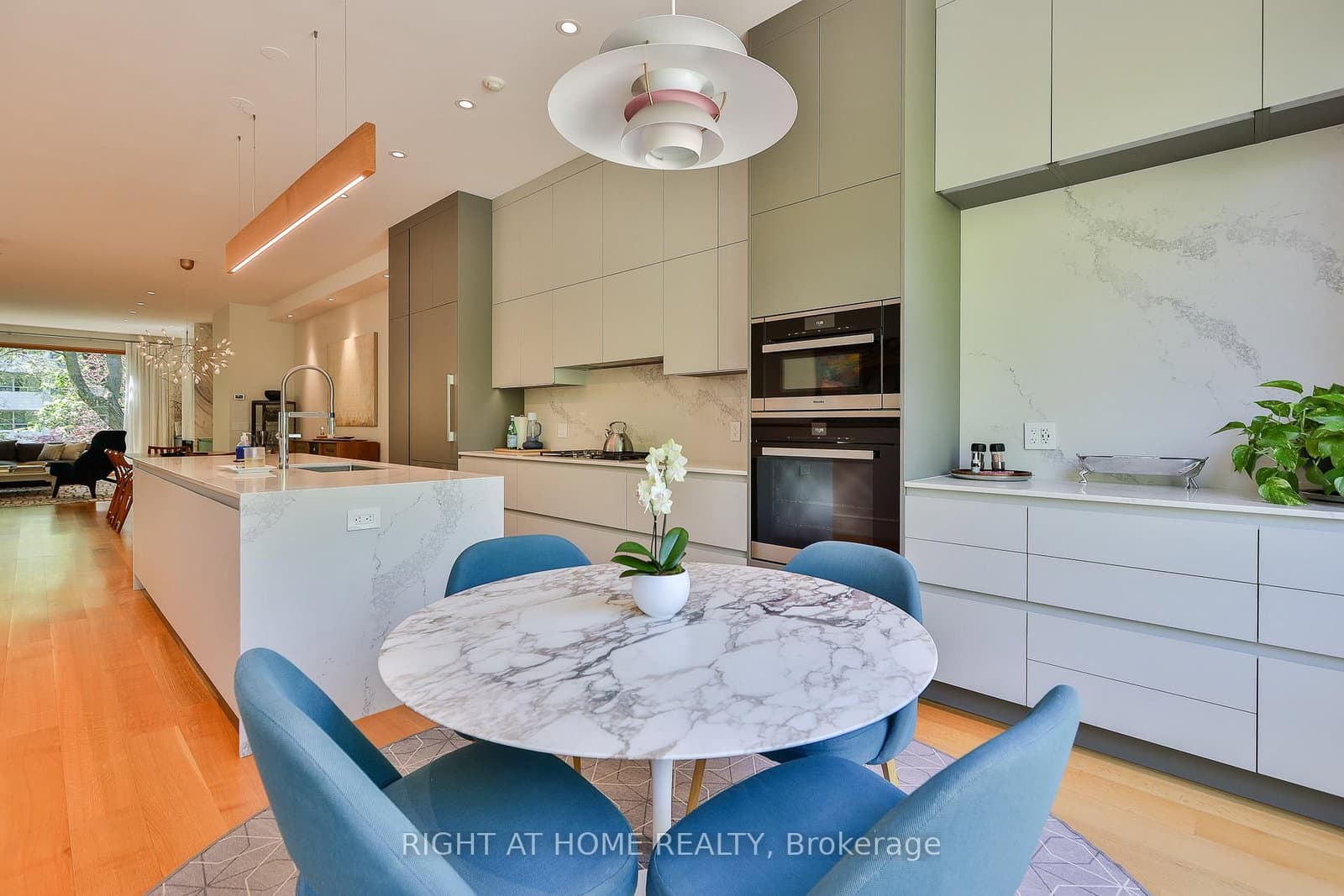 71 Heath Street W thumbnail 11