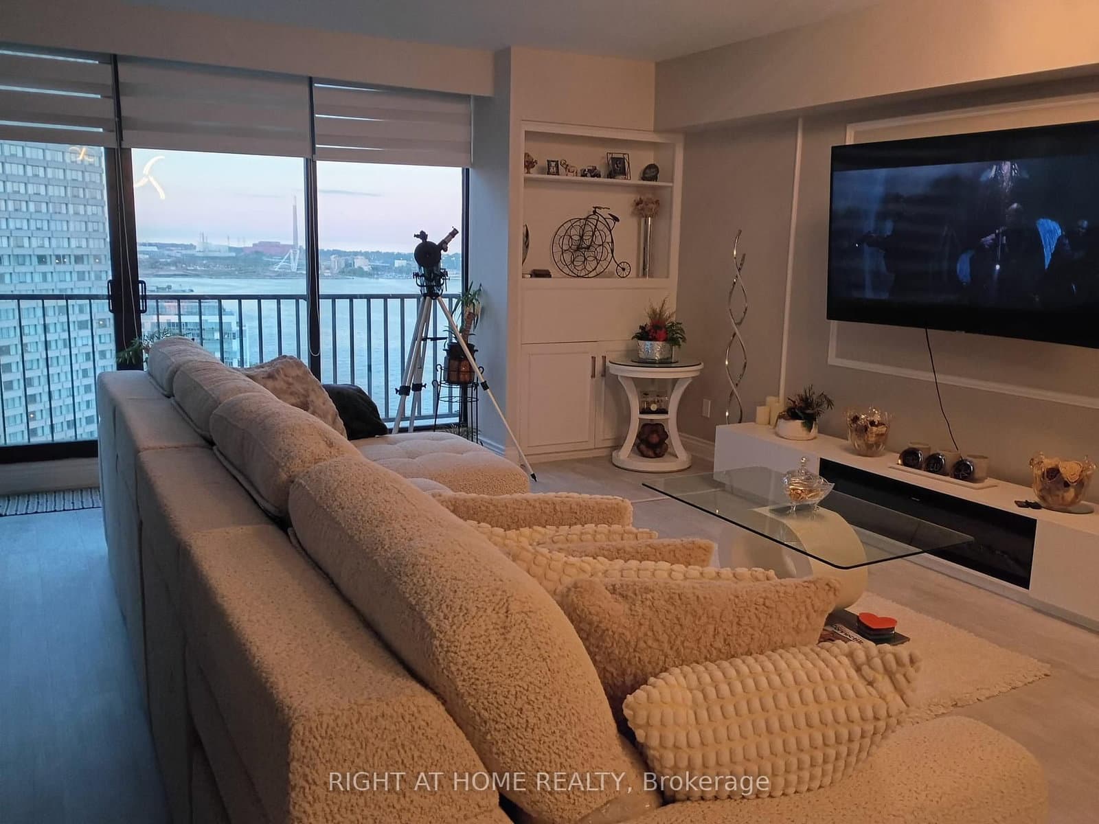 33 Harbour Square, Unit 2407 thumbnail 4