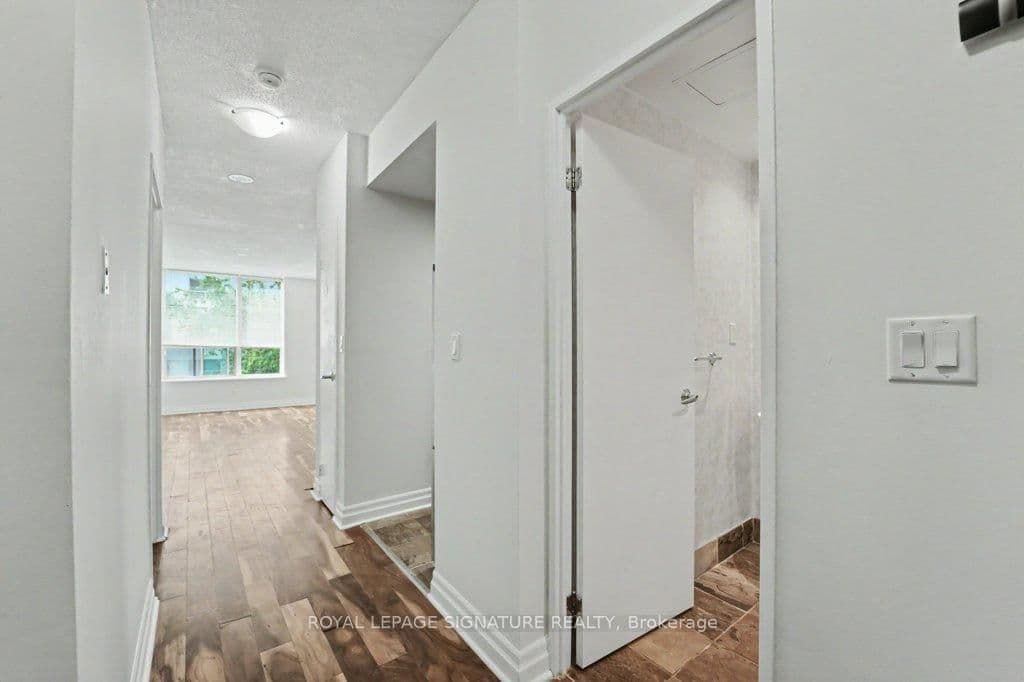 70 Alexander Street, Unit 406 thumbnail 4
