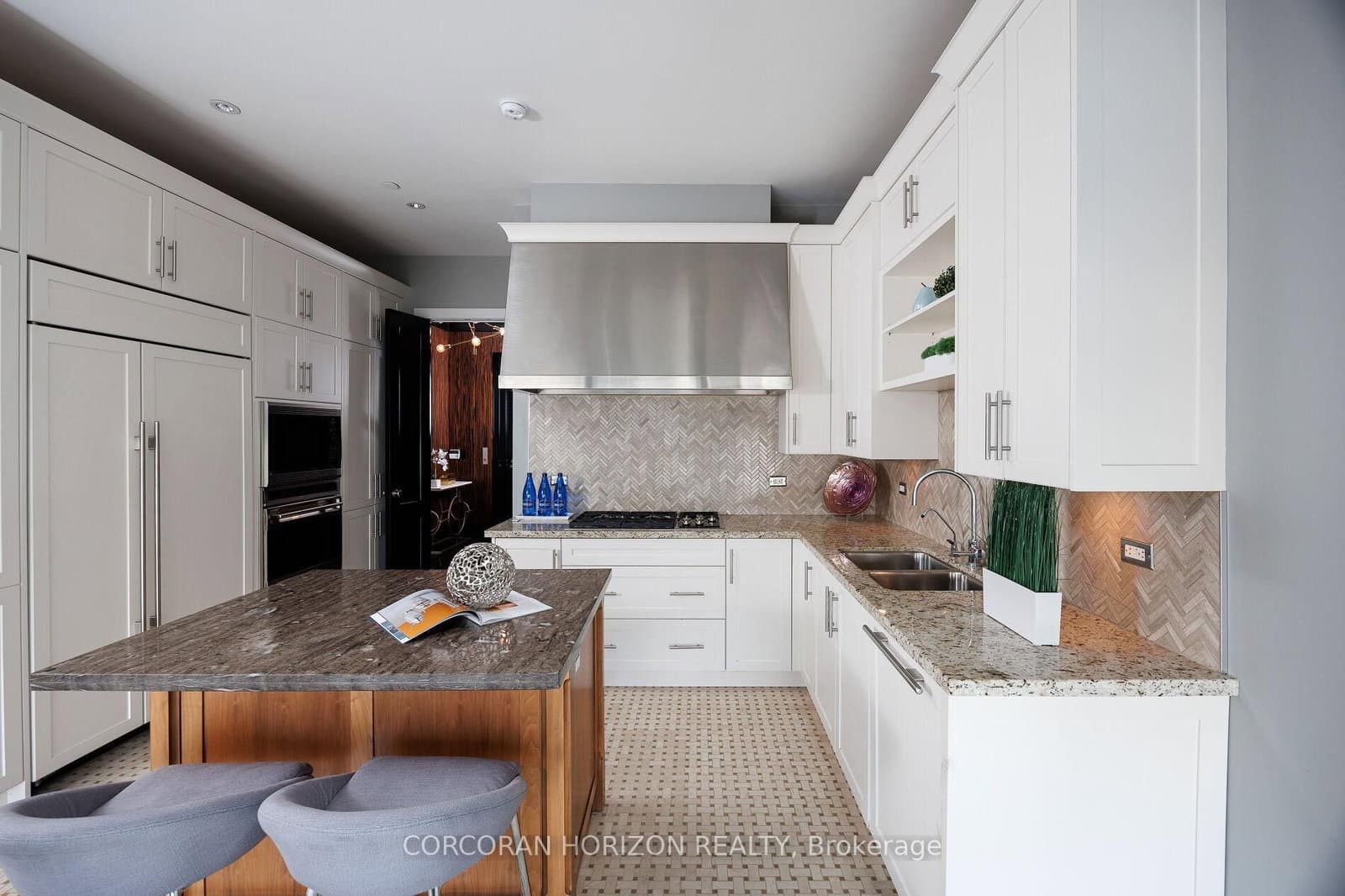 183 Wellington Street W, Unit 2403 thumbnail 19