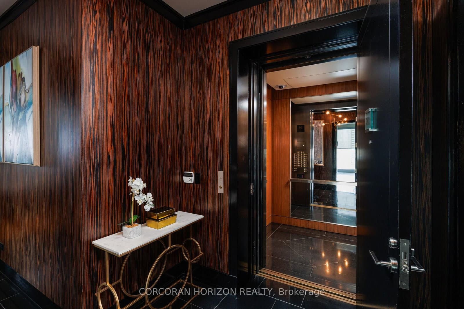 183 Wellington Street W, Unit 2403 thumbnail 2
