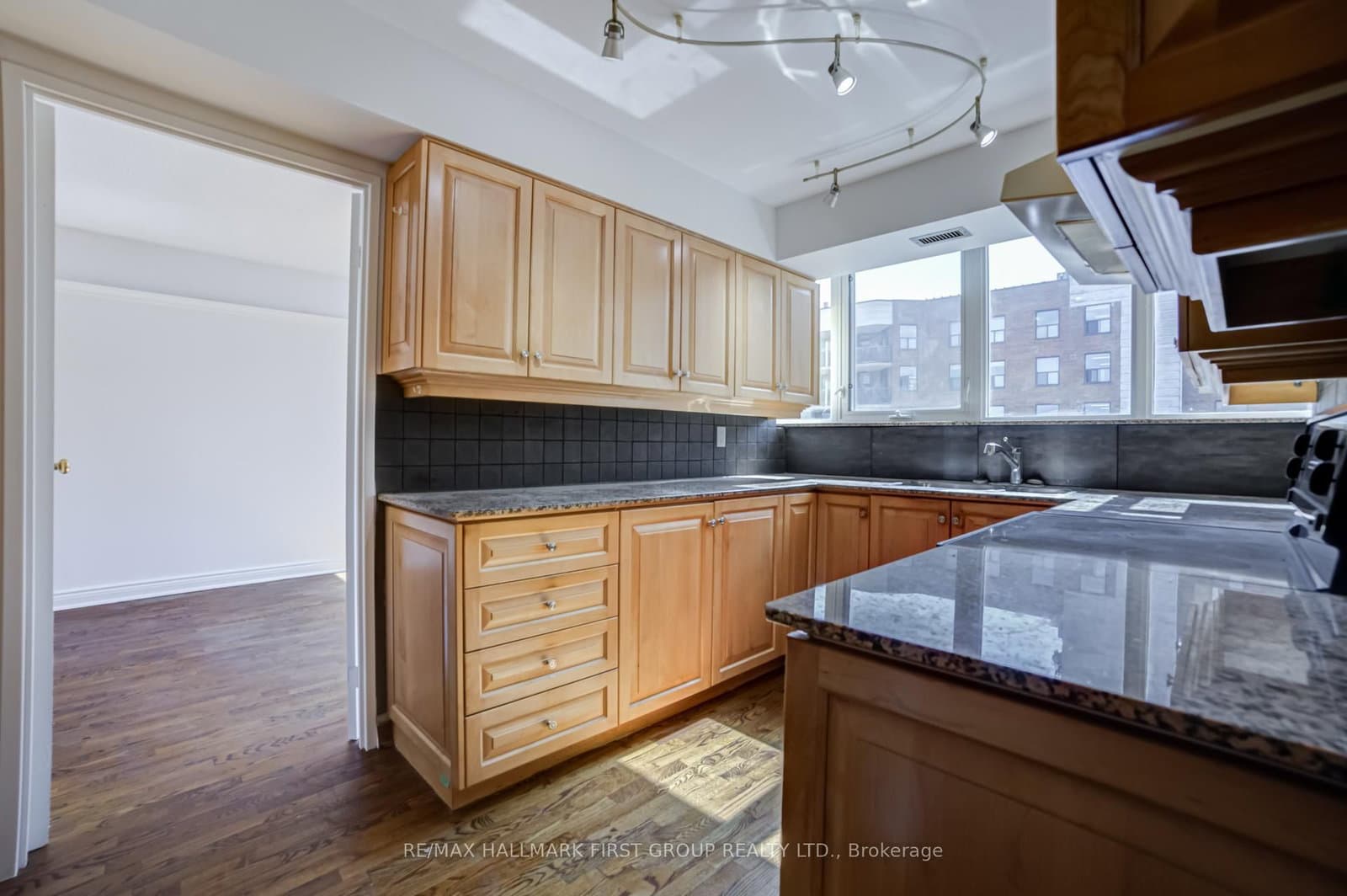 256 Jarvis Street, Unit 12D thumbnail 20