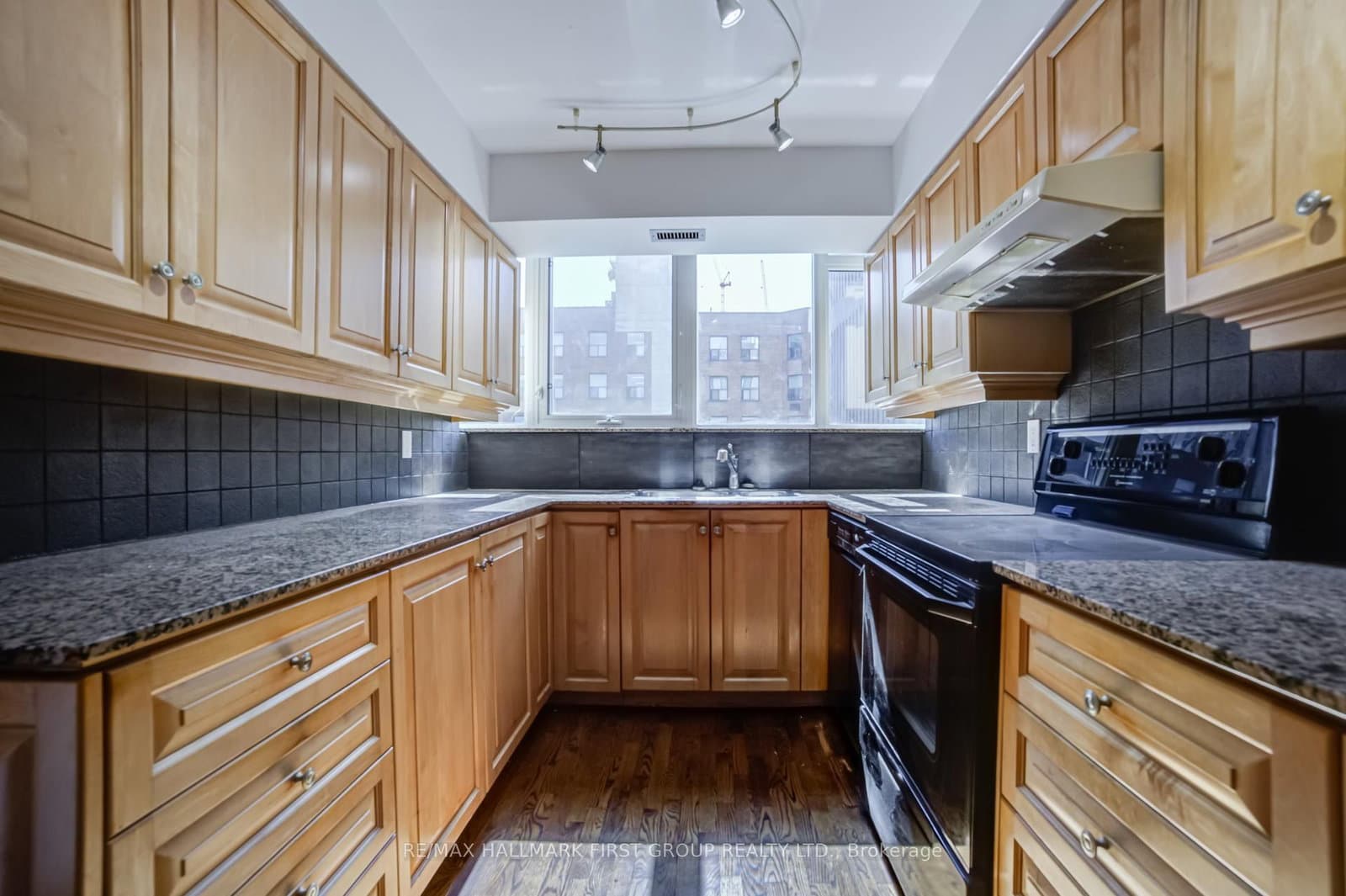256 Jarvis Street, Unit 12D thumbnail 21