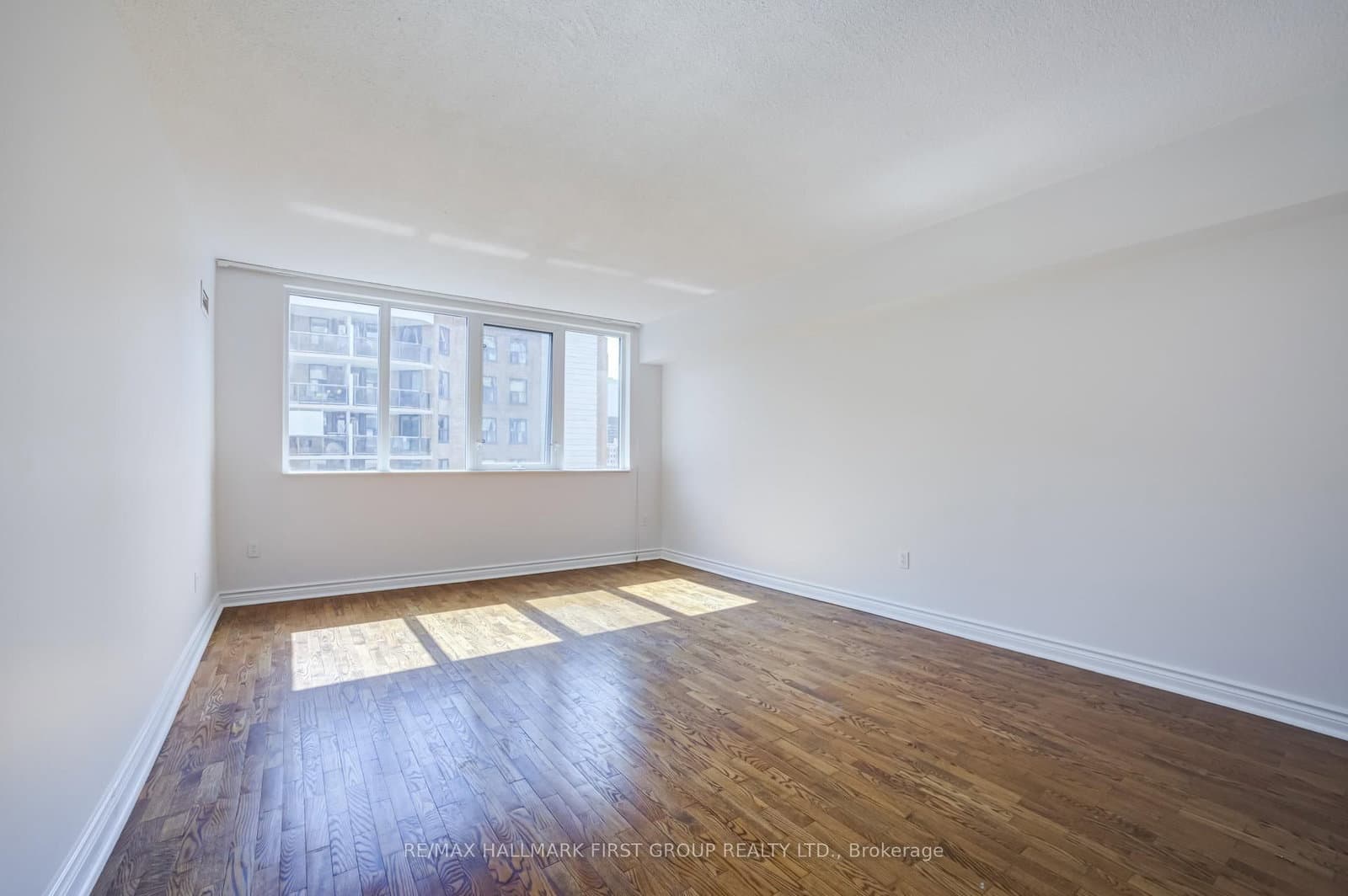 256 Jarvis Street, Unit 12D thumbnail 32