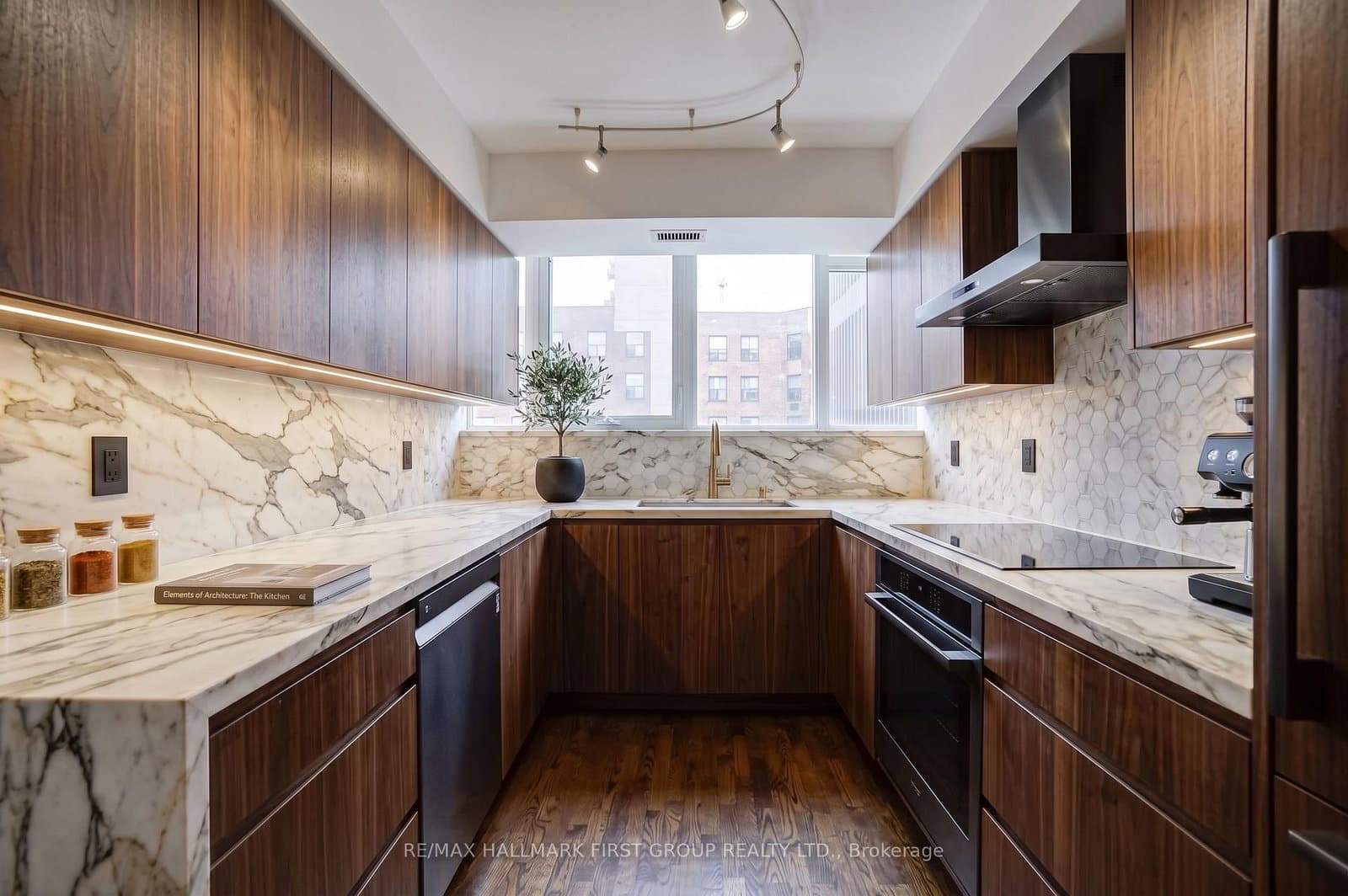 256 Jarvis Street, Unit 12D thumbnail 6