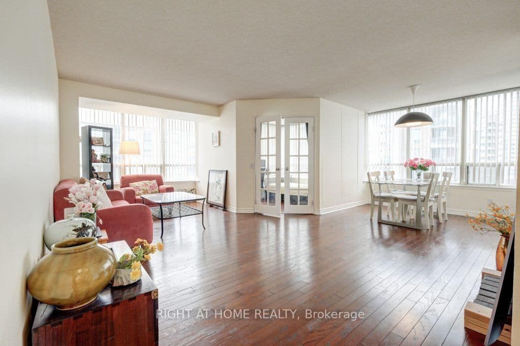 7 Bishop Avenue, Unit 905 thumbnail 10