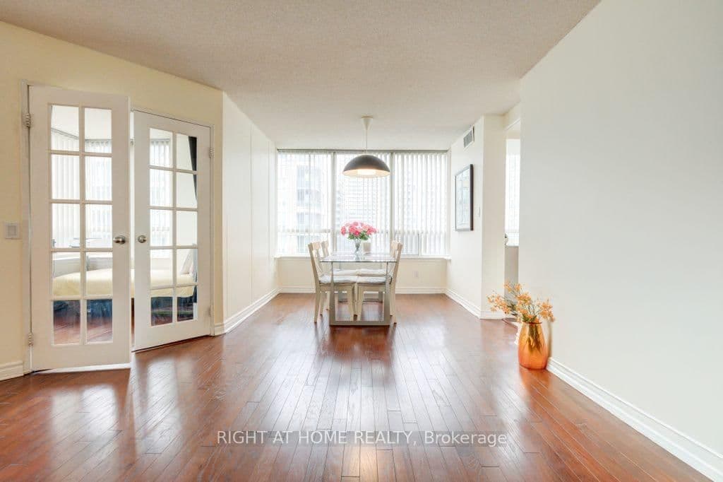 7 Bishop Avenue, Unit 905 thumbnail 12