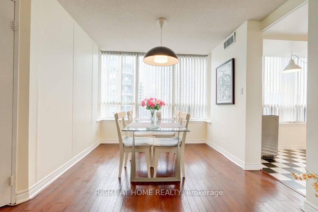 7 Bishop Avenue, Unit 905 thumbnail 13