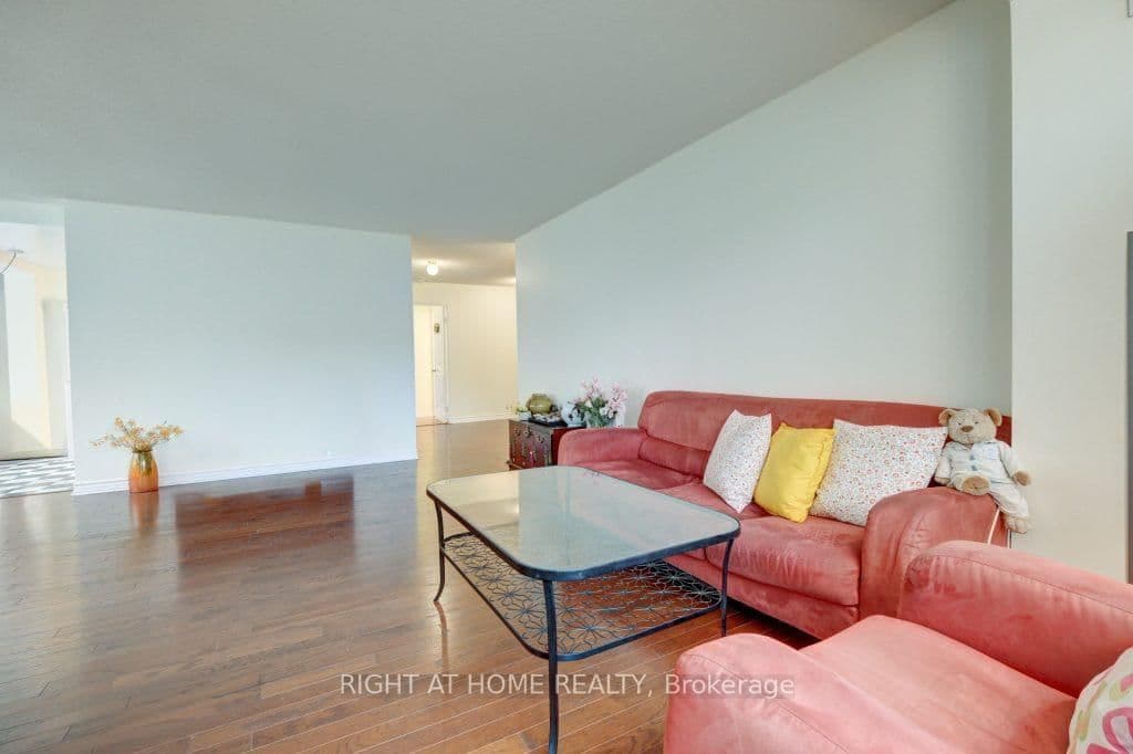 7 Bishop Avenue, Unit 905 thumbnail 14