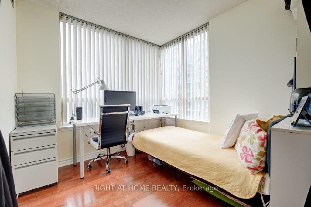 7 Bishop Avenue, Unit 905 thumbnail 15
